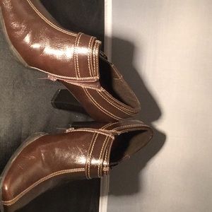 A2 Aerosols Dk Brown size 9